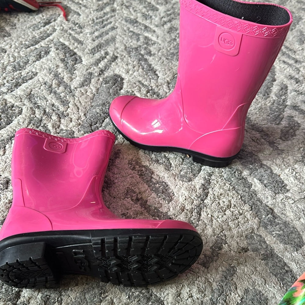 Pink ugg rainboots
